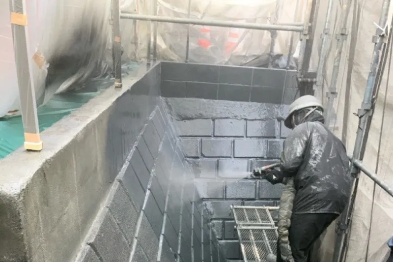 耐震補強工事・防水工事・塗装工事の施工スタッフ